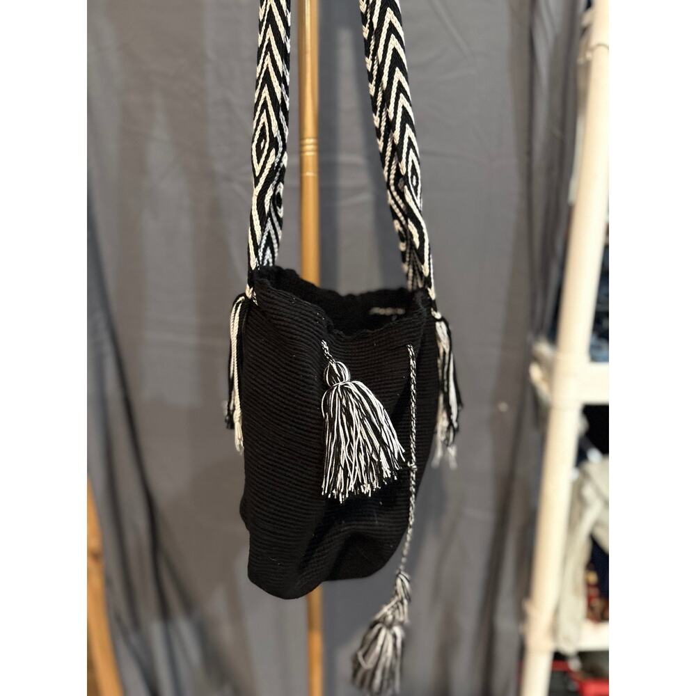 Boho Woven Bucket Bag Black White Tassel Crossbody Shoulder Bag Festival Western